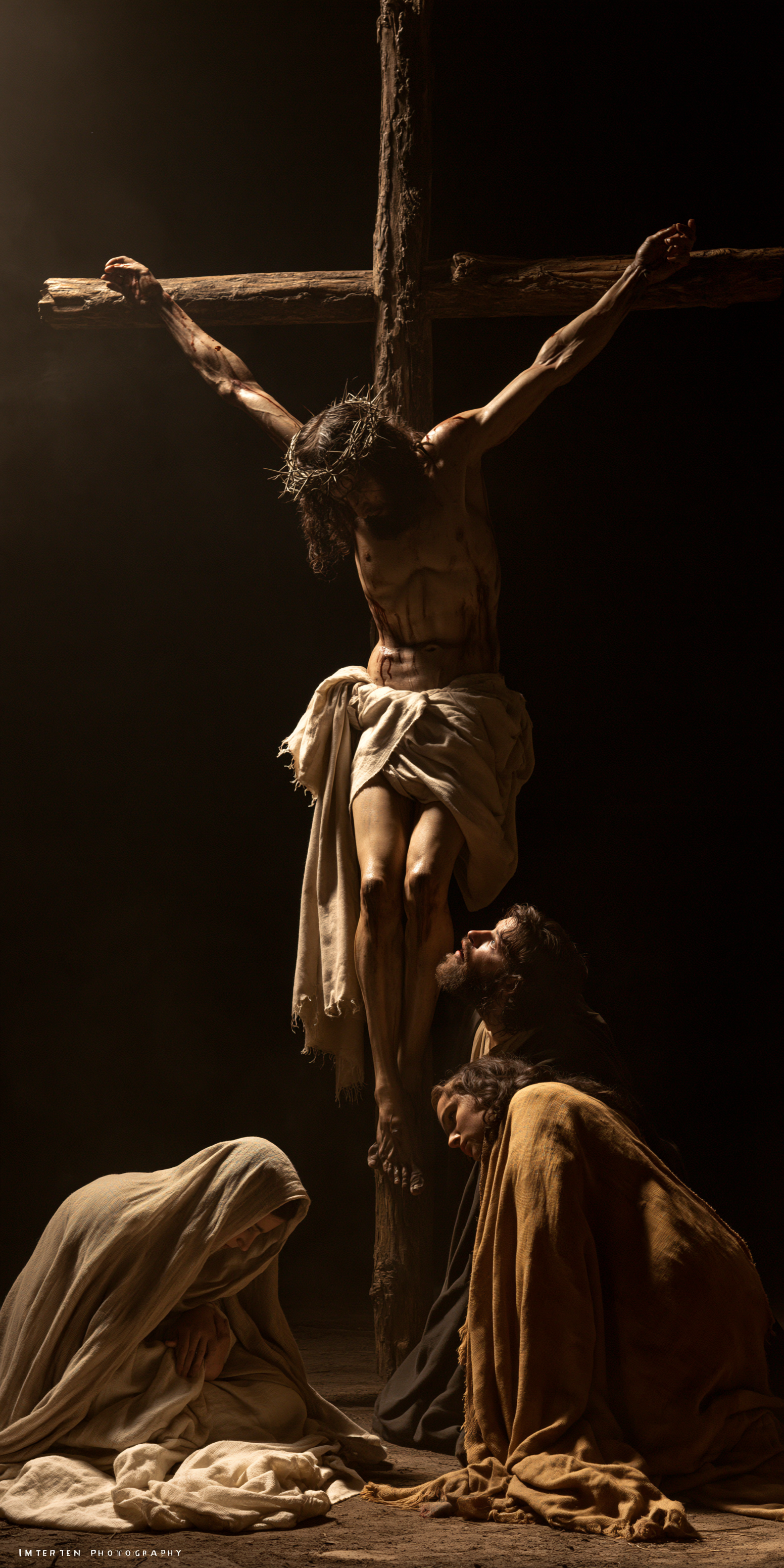 La Crucifixion — Silence sacré · Portrait n° 1 — aperçu de la finition sélectionnée